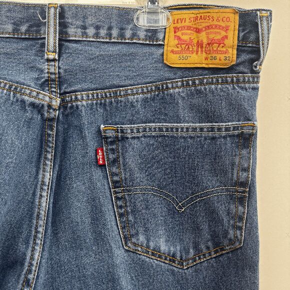 Levis Men's 550 Relaxed Fit 36x32 Dark Wash Blue Denim Jeans Faded - Picture 1 of 9